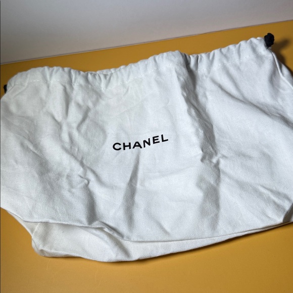 Authentic CHANEL White Cotton Dust Bag - Picture 5 of 7